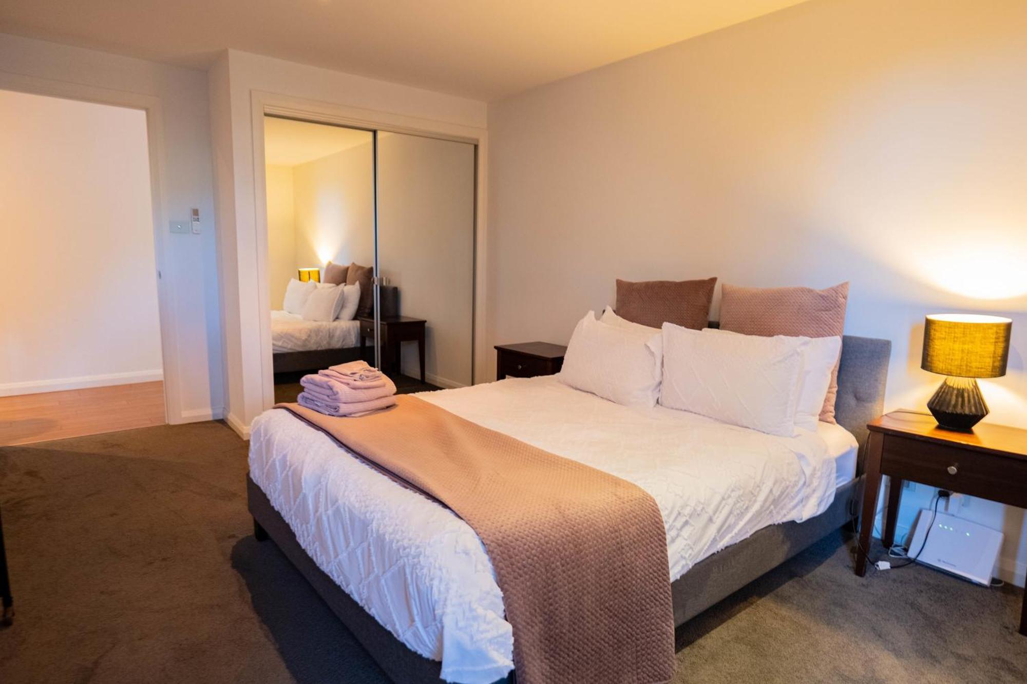 Large Executive 3 Bedroom Yarralumla Dış mekan fotoğraf